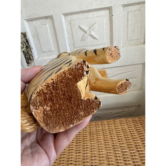 Vintage 90's Folk Art Wood Cat Yellow Black Stripes Jute Rope Tail - Picture 8 of 10